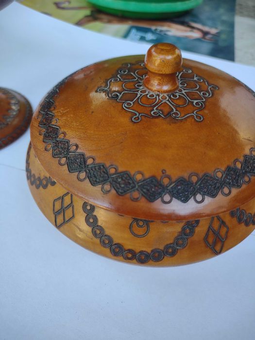 Decorațiuni din Comunism din lemn