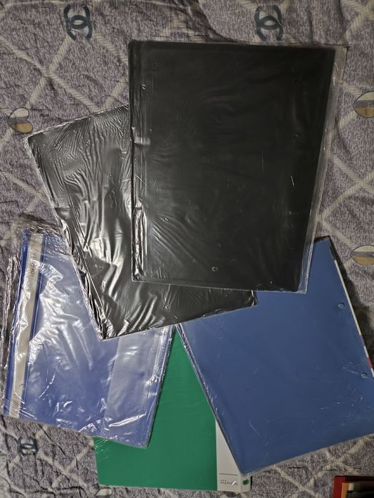 Папки разные , разных размеров и цветов