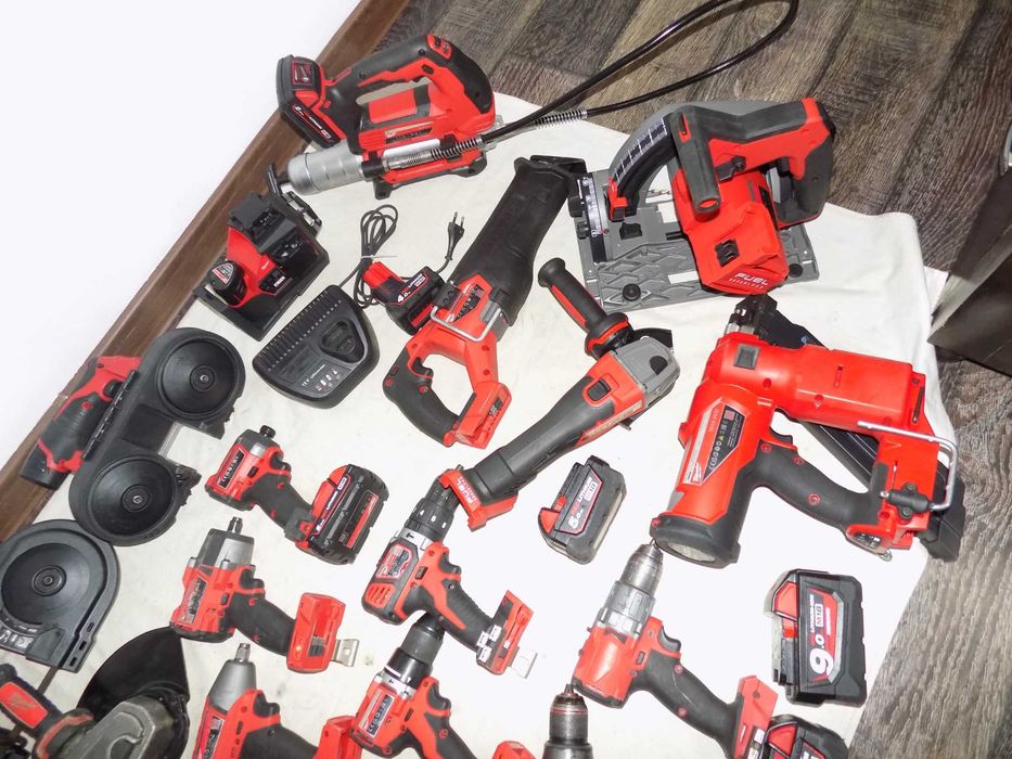 Fierastrau cu banda 12/18V Milwaukee M 18 FFN
