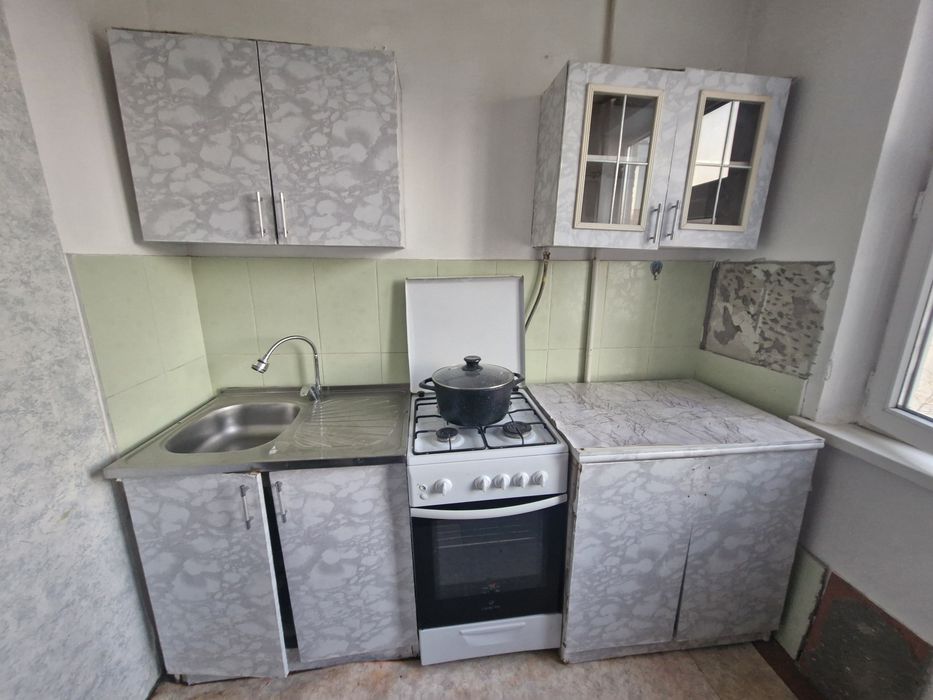 Продам кухный и шкаф