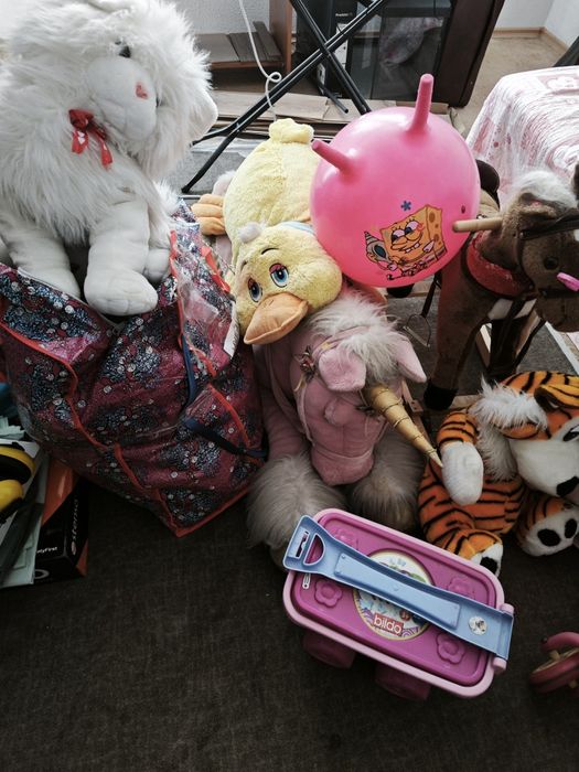 Продавам играчки