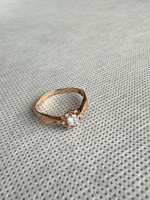 Кольцо золотое женское