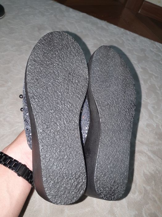 Продаются женские тапочки