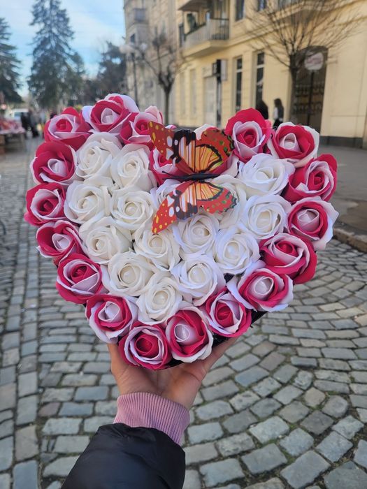 Aranjamente parfumate cu trandafiri din sapun