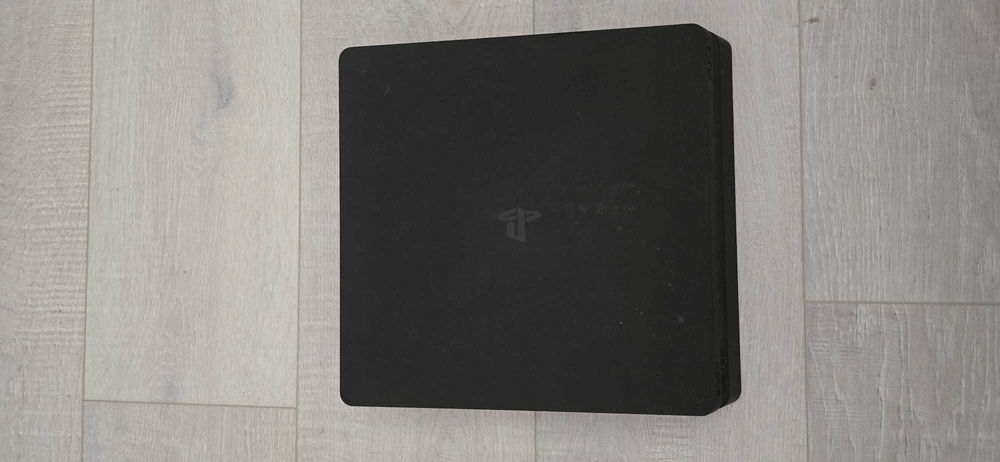 Consola Playstation 4 Slim 2 Controllere