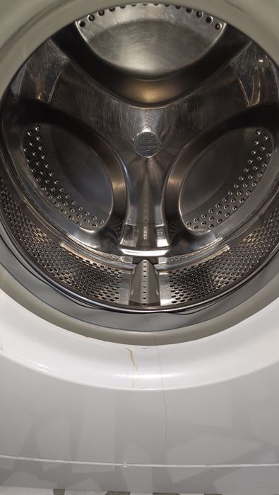 Продаю бытовую стиральную машину Indesit  5 кг бу
