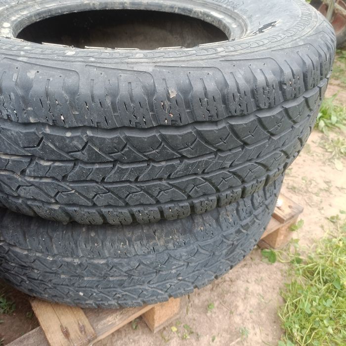 Продам шины 235/75R15