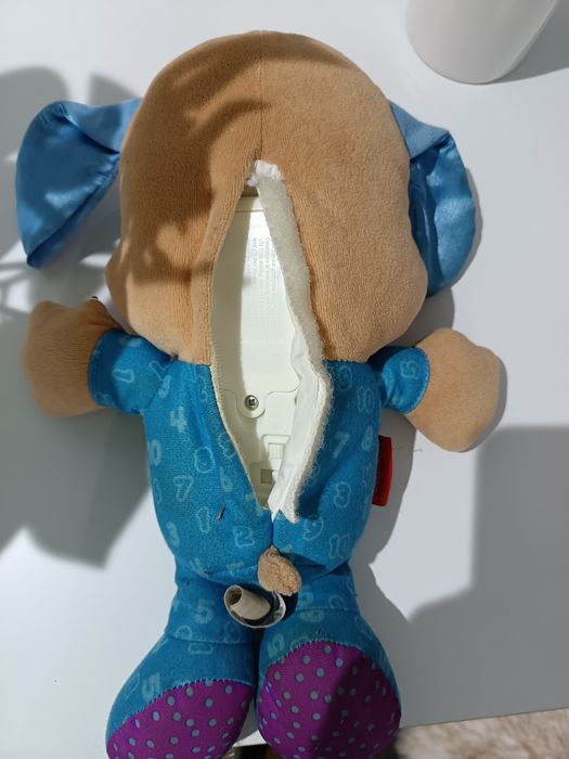 Catelusi prietenos Mattel. Cu melodii maghiare.