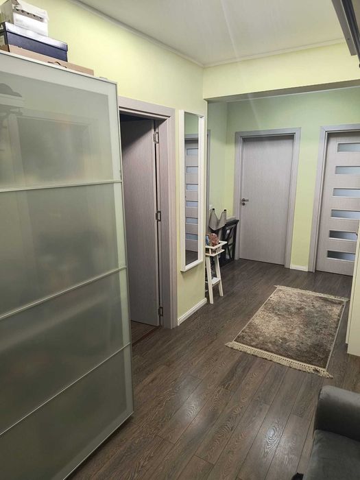 Vand apartament 3 camere zona 1 decembrie /Pallady
