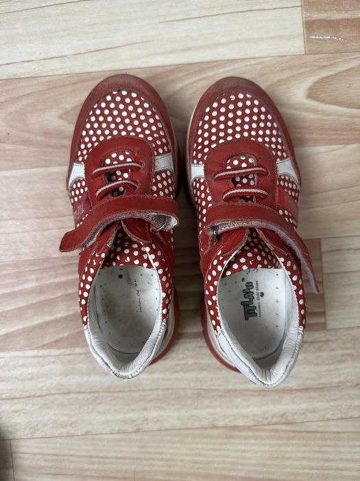 Детские кроссовки