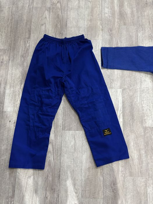 Продам кимано от Mizuno рост 150