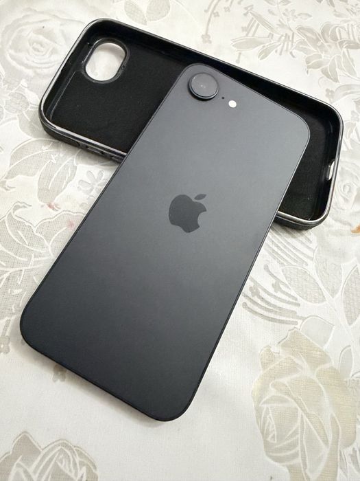 Iphone 16e черный