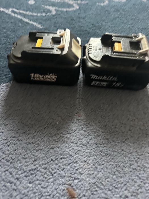 Baterii makita  pret ambele 250 lei
