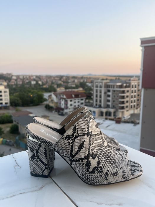 Чехли с ток, не са носени нито веднъж