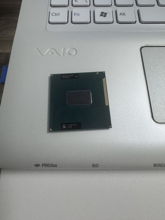 Procesor intel i7-3520m sau i5 tot generatia 3