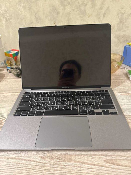 MacBook Air (M1, 2020)