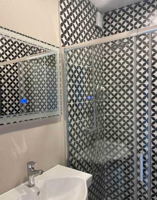 Дава се под наем Тристаен апартамент в София, Център - 80 кв.м за 1100 € - Снимка #4