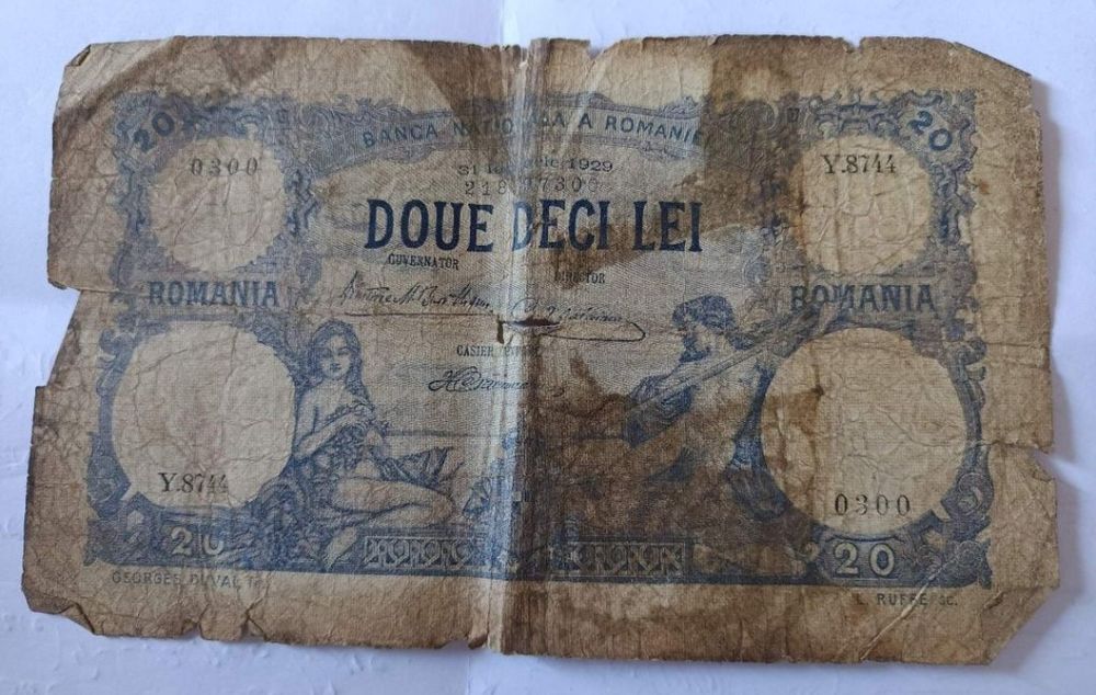 Vând bacnote foarte vechii.