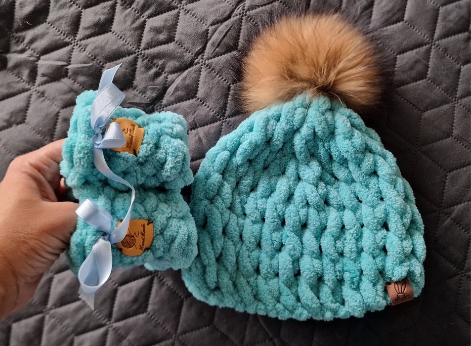 Бебешка шапка и ботушки handmade
