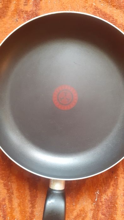 Продам сковороду Tefal