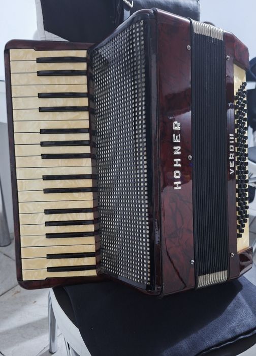Vând Hohner Verdi II