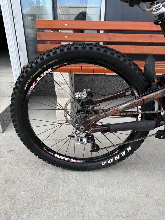 Планински велосипед Мекица DH Mongoose  за скачане. 26/M.