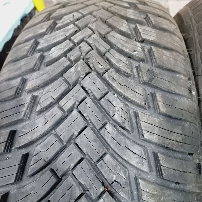 Автомобилни гуми 215x50xR17