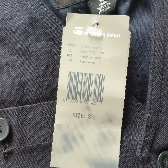 Страхотен мъжки елек G STAR Raw размер S,
нов етикет, размери 50см под