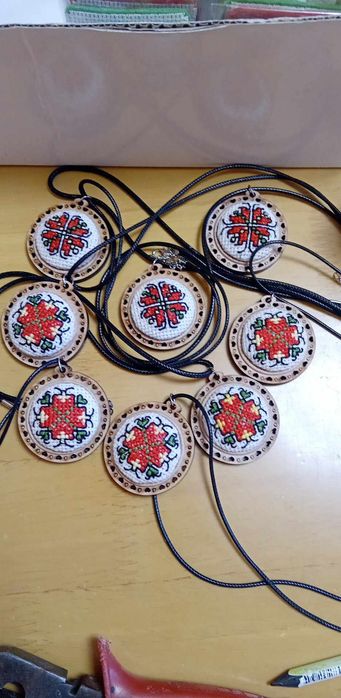 Бижута с български шевици