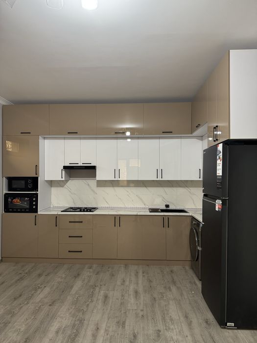 Buyurtma asosida | Do’kon uchun Mebel Vitrina, Stelaj va Polkalar