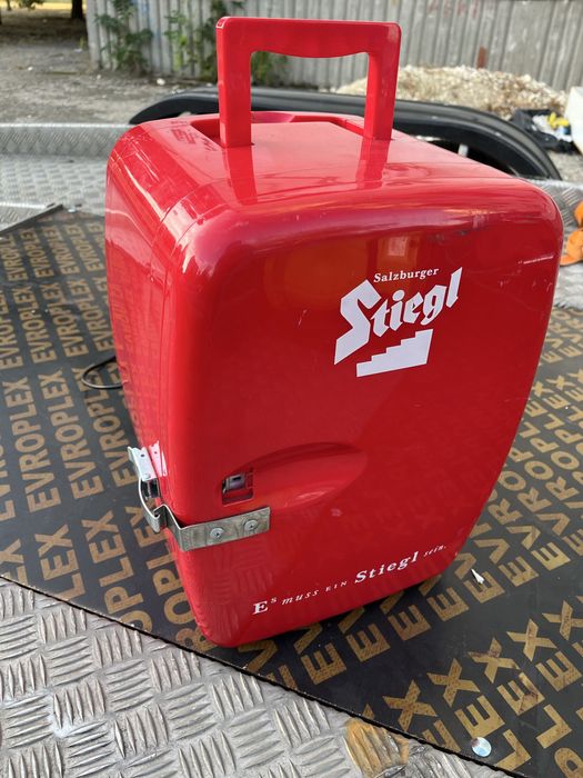 Малак Хладилник за кола на 12V и на 220V