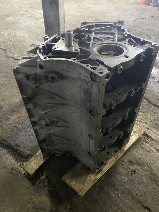 Продам двигатель на камаз простой