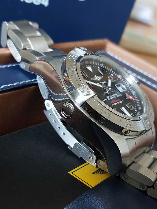 Breitling Avenger II Seawolf / Chronograph GMT 45 Diver's Auto