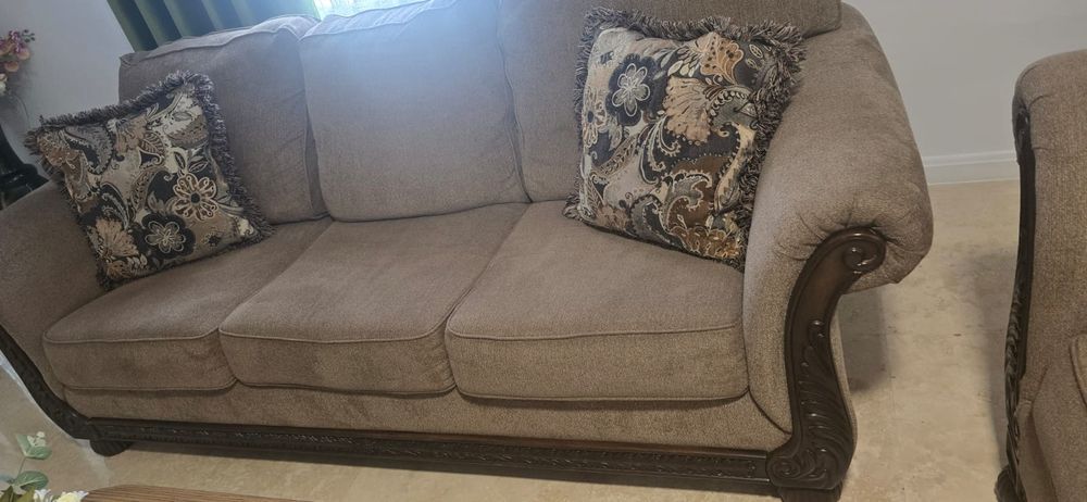 Vând canape in stare impecabila