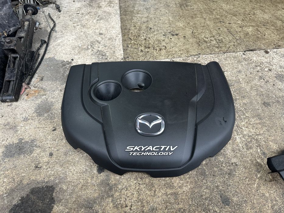 Капак двигател за Мазда 3,6,cx-5  2.2d skyactive!