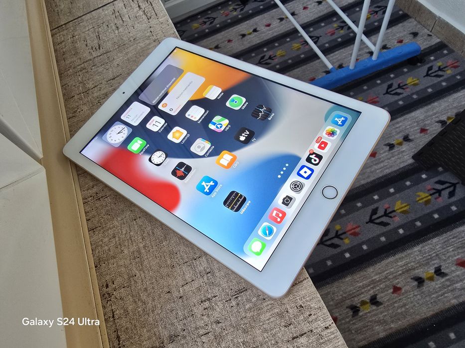 Ipad gen 5 A1822 32 gb gold