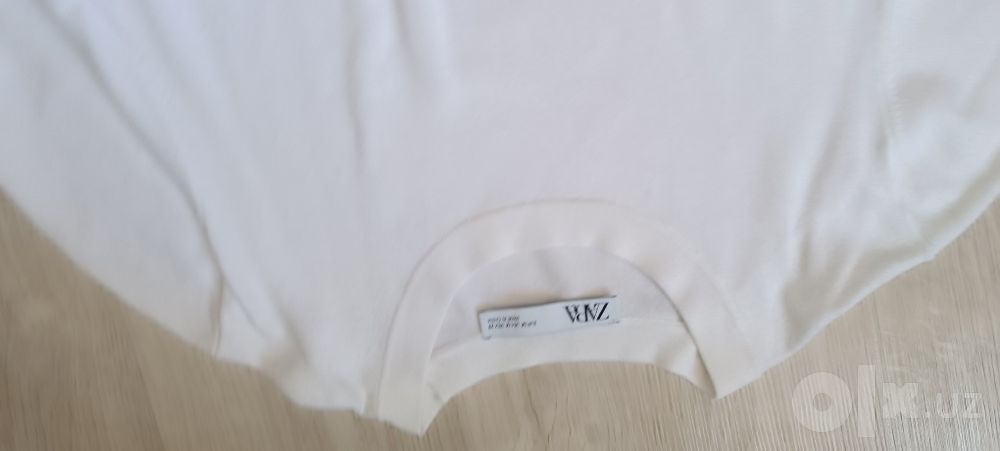 Классические брючки Massimo Dutti и футболка Zara