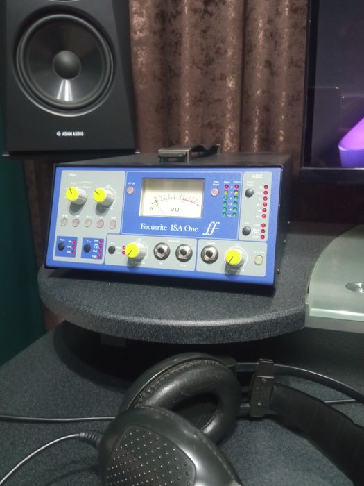 Focusrite isa one preamp AKG C314 студийный микрафон
