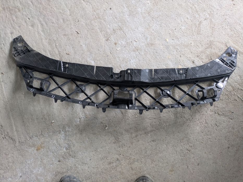 Suport central mască radiator bară trager Mercedes CLA W118