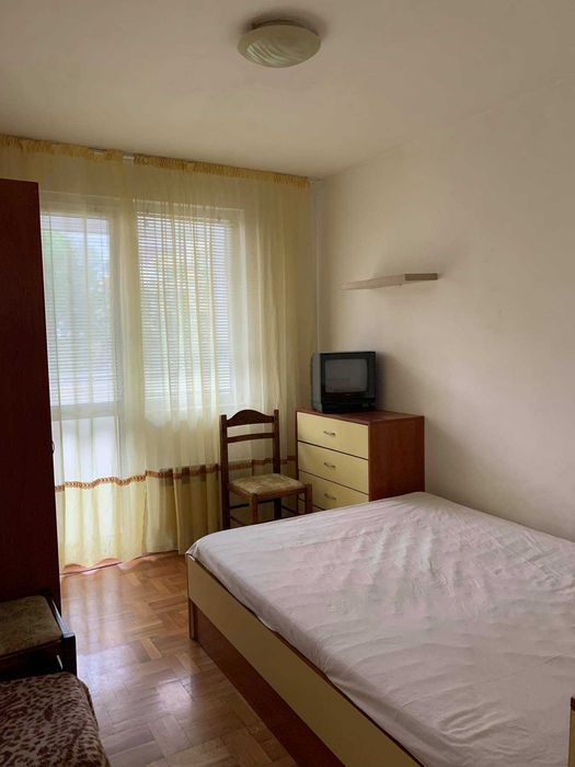 Дава се под наем Тристаен апартамент в Бургас, Възраждане - 100 кв.м за 357 € - Снимка #2