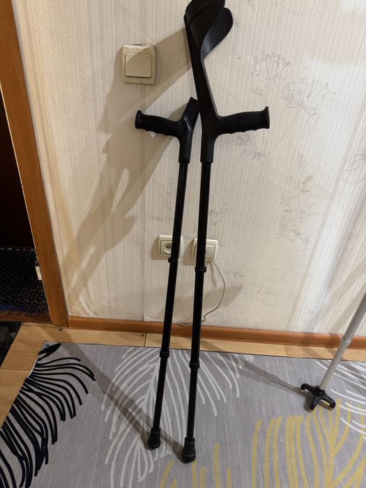 Деревянные трости, ходунки