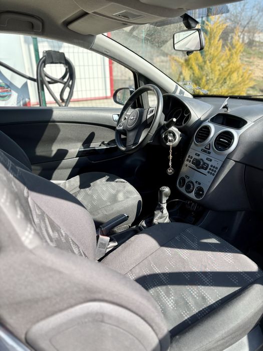OPEL CORSA 2012г. газ/бензин