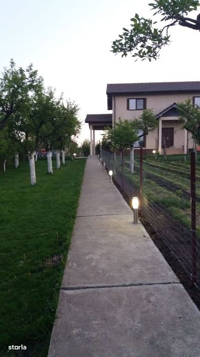 Proprietate cu 2 case 7 km Craiova in Ghercesti