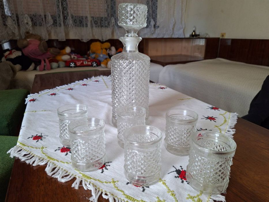 Сервиз за уиски.