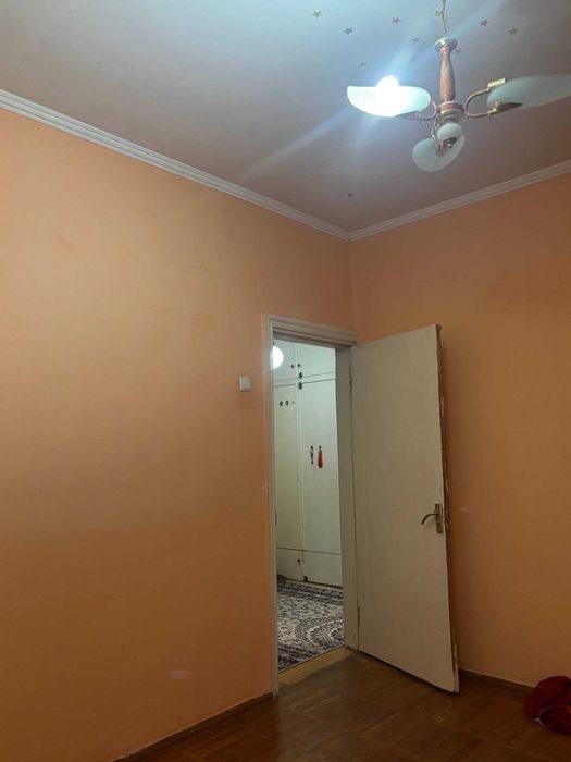 Юнусобод тумани 18-мавзеда кирпичний 77 серияли 3/4/4 СРОЧНО Сотилади.