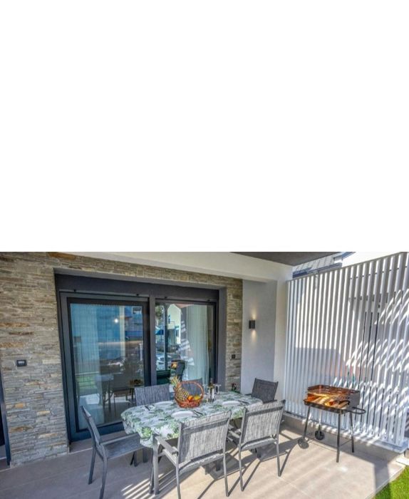 Давам мезонет в Неа ираклица малка къща
Price is 220€/night for