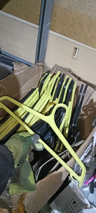 Продам вешалки разные