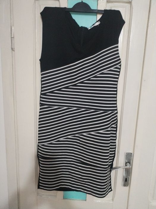 Rochie neagra cu dungi