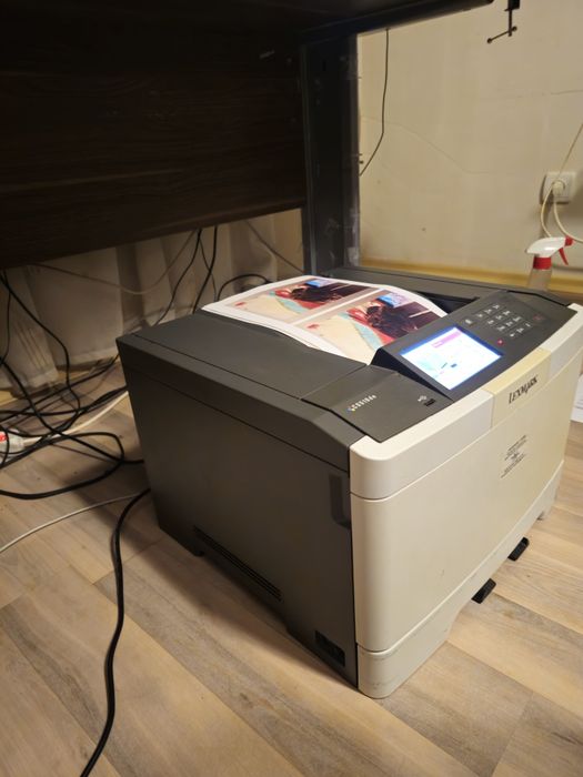 Лазерен Цветен Принтер Lexmark CS510de + Всички тонери