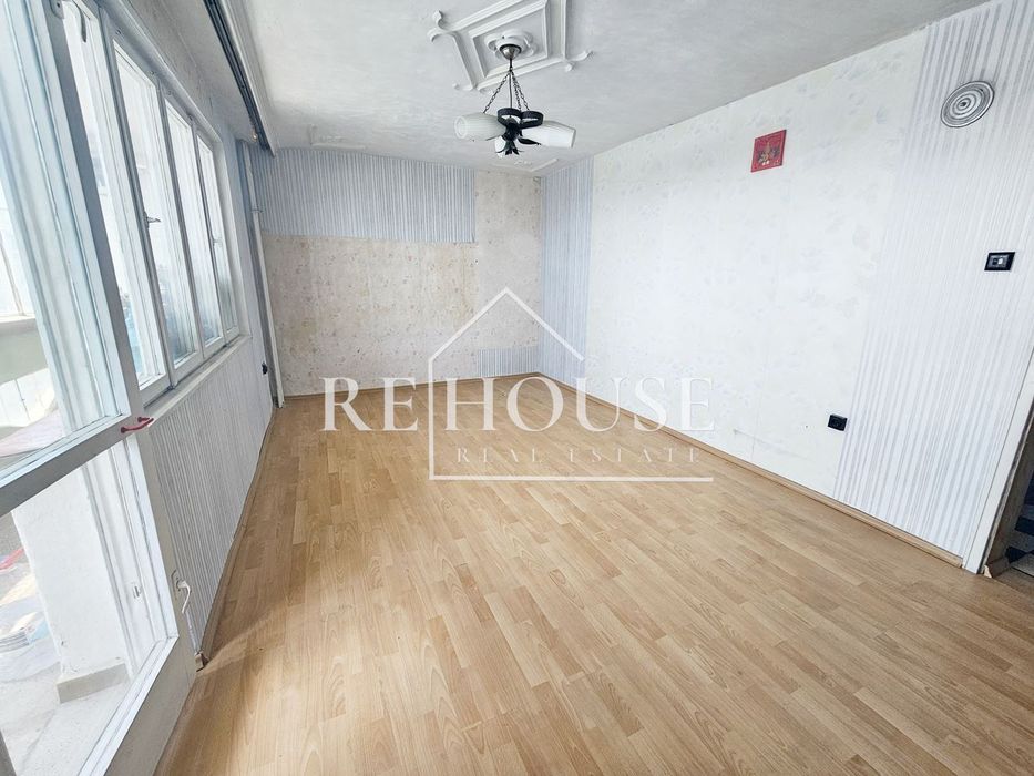 Продава се Тристаен апартамент в Варна, Левски - 95 кв.м за 1642 €/кв.м - Снимка #1